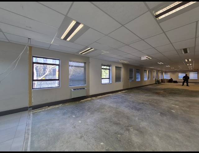 2,850M² OFFICE FOR SALE IN ILLOVO